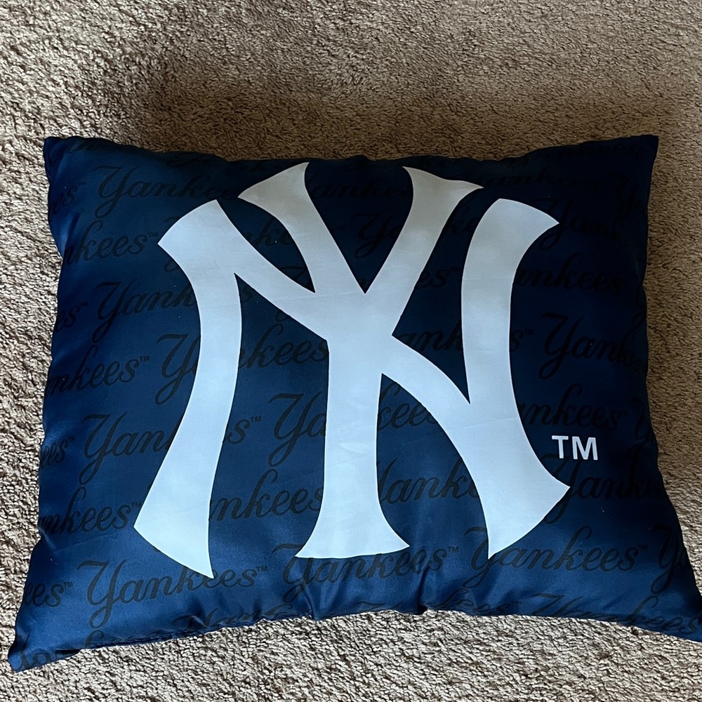 NY YANKEES throw pillow. Never used